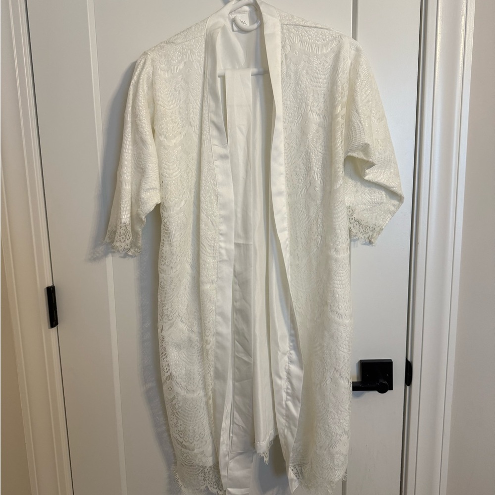 Elegant White Lace Kimono